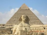 Pyramide mit Sphinx
